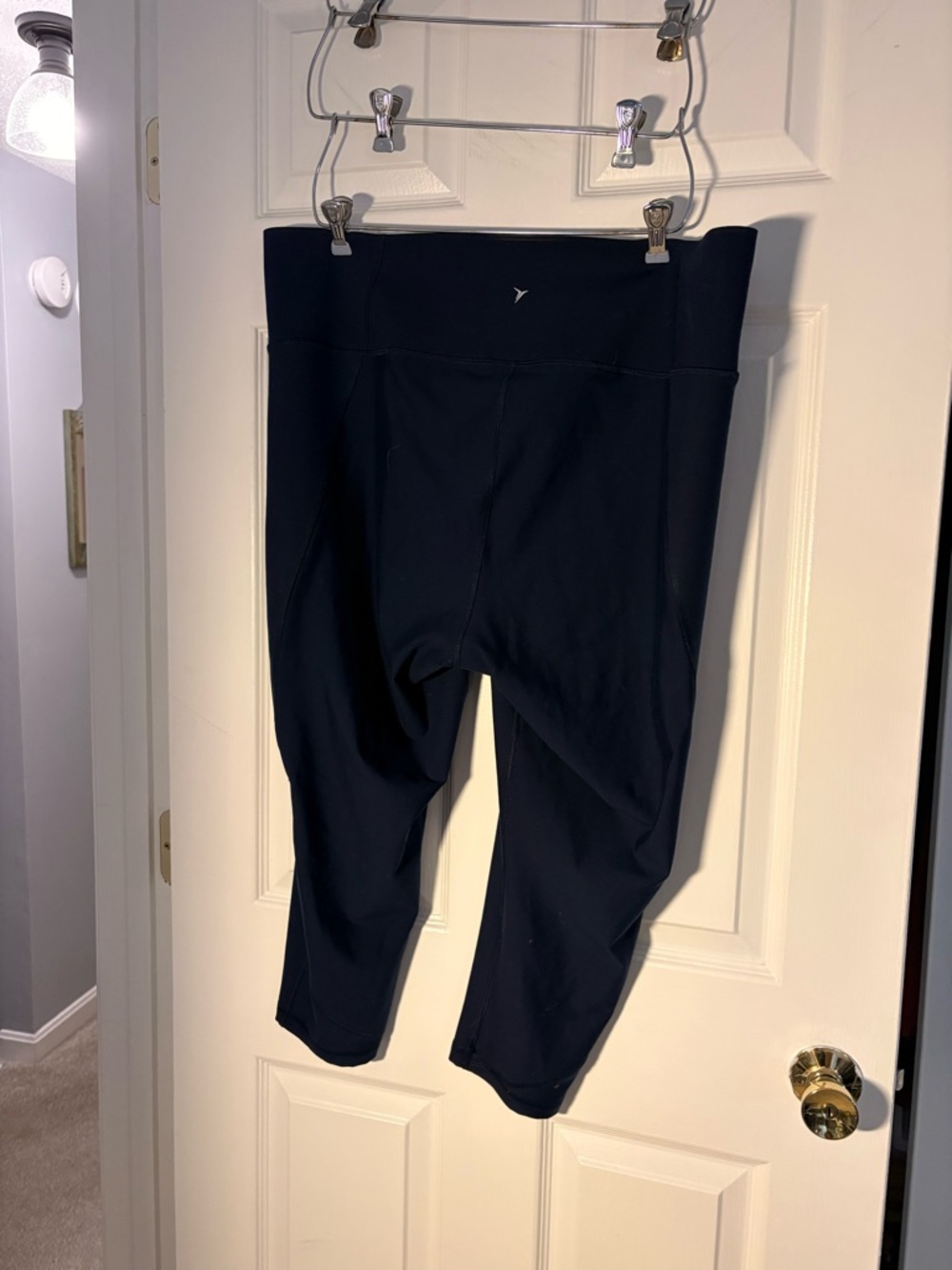 Old Navy Active Elevate High-Waist Capri Leggings in Dark Blue - Picture 10 of 10